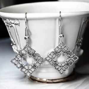 5 For $25💫Square Silver Filigree Floral Dangles Earrings